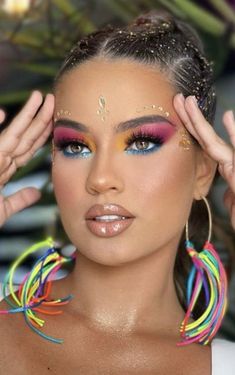 Carnaval Makeup Ideas, Carnival Makeup Ideas, Carnaval Aesthetic, Glow Party Outfit, Carnaval Makeup, Y2k Makeup Looks, Makeup Carnaval, July Makeup