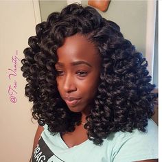 These crotchet braids are so beautiful! It literally just looks like she put perm rods in her natural hair. #blackhaiirstyles #repost #crotchetbraids #permrods #permrodset Marley Crochet, Crochet Braids Marley Hair, Crochet Braids Twist, Braids Updo, Marley Hair, Perm Rods, Pelo Afro