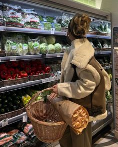 Grocery Shopping Outfit, Shopping Outfit Winter, Ny Outfits, Winter Shopping, 2000s Fashion Outfits, Aesthetic Look, Causual Outfits, Winter Fits, Cozy Outfit