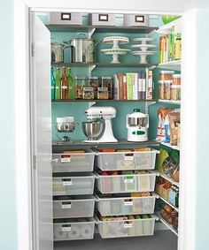 Maximize small pantry organization with these 15 tips and ideas for how to organize your food storage space. Beautiful Pantry, Desain Pantry, Kabinet Dapur, Pantry Shelving, Apartment Life, Pantry Design, Container Store