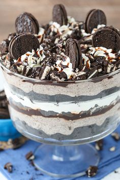 an oreo cookie trifle in a glass dish