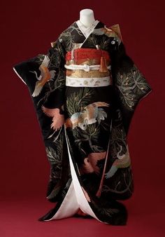 Etro Dresses, Furisode Kimono, Japanese Traditional Clothing, Feudal Japan, Japanese Crane, Kimono Japan, Beautiful Kimono, Japan Kimono