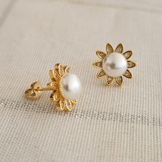 New 18k Gold Plated White Faux Pearl Diamond Flower Stud Earrings For Women Approx Half An Inch. All Gemstones Are Simulated. A Jewelry Box Included. Ready To Ship Same Day. Measurements Shown In The Pictures. Feel Free To Ask Any Question. All Photos Are Real Time From Actual Object No Stock Photo Used. Color Might Be Slightly Different Due To Lighting. Elegant Yellow Gold Flower Earrings For Anniversary, Elegant Gold Plated Flower Earrings For Anniversary, Elegant Gold-plated Flower Earrings For Anniversary, Formal Yellow Gold Flower Pearl Earrings, Elegant Yellow Gold Flower Pearl Earrings, Elegant Yellow Gold Flower-shaped Pearl Earrings, Pearl Teardrop Earrings, Minnie Mouse Earrings, Stone Dangle Earrings