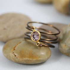 Wire Wrapped Pink Crystal Ring - Gothic Grace Inc Diy Jewelry Rings, Bijoux Fil Aluminium, Swarovski Crystal Rings, Pink Swarovski, Wire Ring, Diy Wire Jewelry, Diy Rings, Wire Rings, Homemade Jewelry