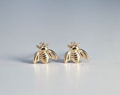 "14k gold little delicate bee stud earrings. It's available single or pair from the drop down menu! This gorgeous tiny bee stud earrings were hand crafted in Melt'm Jewelry Studio in California. DETAILS ABOUT THE EARRINGS, *14k solid gold bees are 5.5mm *14k solid gold post and earrings backings GIFT WRAPPING My regular package is organza gift pouches or small gift box for protection. If you would like special gift wrapping for each item separately is available for an additional $5 available in Diy Hippie Earrings, Bumble Bee Earrings, Honey Bee Earrings, Bee Studs, Teen Jewelry, Bee Jewelry, Hippie Earrings, Gold Bee, Solid Gold Earrings