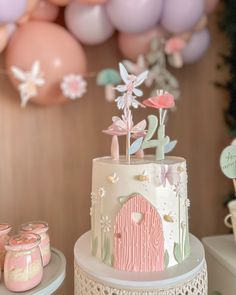 Bolo fadinhas da Maria e mais detalhes Enchanted Fairy Garden Birthday Cake, Fairy Bday Party, Fairy Birthday Table, Vintage Fairy Cake, Fairy Birthday Cakes, Fairy Party Cake, Fairy First Birthday Cake, Fairy Birthday Decorations, Fairies Cake