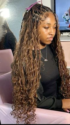 Coloured Braids Black Women, Cute Braid Colors For Black Women, Brown Braids Aesthetic, Ginger Hair With Braids, All Brown Braids, Brown Hair Braids Black Women, Ginger Braids Black Women Black Roots, Color 4 Braiding Hair, Color 8 Knotless Braids