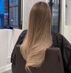 Straight Blonde Hair, Hair Color Light Brown, Light Hair Color, Cute Friend Photos, Black Girls Hairstyles, Friend Photos, Balayage Hair, Color Trends, Loki