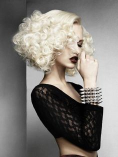 . Blonde Curly Hair Styles, Long Blonde Curly Hair, Curly Color, White Blonde Hair, Bleach Blonde Hair, Make Up Inspiration, Blonde Curly Hair, Dark Blonde Hair, Black Curly Hair