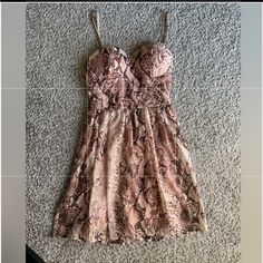 Rose Gold Snake Print Dress. New With Tags Pink Mini Dress With Sweetheart Neckline And Lining, Snake Print Dress, Gold Snake, Snake Print, Pink Gold, Dresses Xs, Pink And Gold, Vintage Dresses, Print Dress