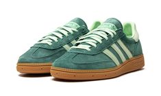 Shop Handball Spezial WMNS "Collegiate Green / Semi Green Spark" at Stadium Goods, the world's premier marketplace for authentic sneakers and streetwear. Fast shipping, easy returns. Jordan Dunk Low, Adidas Og, Adidas Handball Spezial, Adidas Handball, All Jordans, Sneakers Box, Green Adidas, Handball Spezial, Kobe Shoes