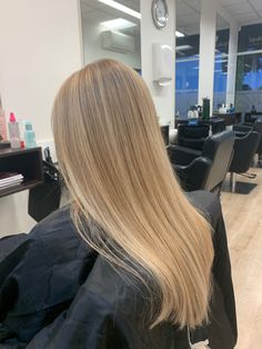 Blonde Hair Highlights Natural, Perfect Blonde Hair Balayage, Medium Blonde Hair With Lowlights, Blond Inspo Hair, Fully Blonde Hair, Golden Blonde Highlights On Blonde Hair, Dark Blonde To Light Blonde Balayage, Blonde Half Head Highlights, Blond Highlights On Blond Hair Natural