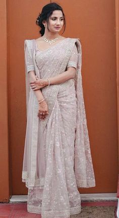 Aesthetic Wedding Hairstyles, Silk Saree Blouse Designs Patterns, Bridal Sarees South Indian, Indian Bride Outfits, Aesthetic Wedding