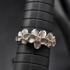 This sterling silver ring features three floewrs with brushed petals and fits a US size 8.75 It is marked 925 on the inside of the ring Pewter Ring, Three Flowers, Silver Flower Ring, Metal Cuff Bracelet, Sterling Silver Flowers, Flower Ring, Silver Flowers, Paloma, Cuff Bracelet