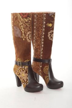 These are genuine leather handembroidery custom made suzani boots. Made with naturel leather, suzani embroidered velvet, ykk zipper. There is every size is available, 6 us to 11 us, 36 eu to 43 eu. Knee high boots are very useful and confortable. Water proof wearable under the rain, snow, sunshine. Custom made, if you have wider calf please send us your calf circle measurments. Note: if you want lower heel please let us know. We have door to door shipping service to everywhere else. We accepted Vintage Leather Boots, Medieval Boots, Embroidery Boots, Festival Boots, Hippie Boots, Comfy Boots, Unique Boots, Comfy Boot, Custom Boots