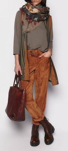 Hannah Louise Poston Fashion, Brown Clothes Women, Autumn Outfits Over 40, Boho Over 40 Fashion, Office Boho Outfit, Boho Elegant Outfit, Winter Outfit 2024, Boho Outfits Women, Late Fall Outfits