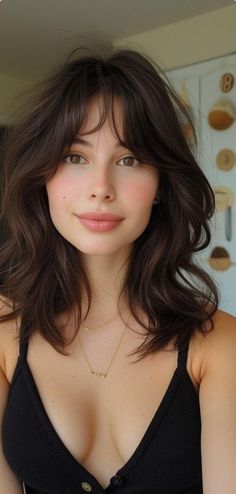 Oval Face Haircuts Women, Haircuts Face Shape, Light Olive Skin Tone Hair Color, Oval Face Haircuts With Bangs, Bangs Hairstyles Short Hair, Bottle Neck Bangs Hair, Curtain Bangs For Round Face, Midlength Haircuts With Bangs, Bangs For Oval Face