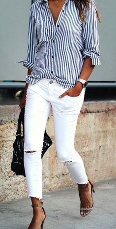 white jeans and striped top Witte Jeans Outfit, White Skinnies, Mode Casual, Moda Vintage, 가을 패션, Style Shirt, Fashion Mode, Shirt Fashion