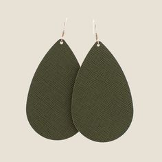 Green Fatigue is a camo-inspired dark green textured leather. Now available in our Teardrop style, these earrings work as a warm neutral that pairs beautifully with any color. Nickel And Suede, Green Texture, Wear Necklaces, Anklet Bracelet, Pearl Gemstone, Delicate Jewelry, Keep Jewelry, Ring Size Guide, Leather Earrings