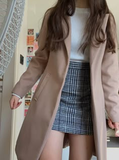 Royalcore Casual Outfit, Preppy Korean Fashion, Ivy League Aesthetic Outfit, Business Casual Outfits Skirt, Academic Fashion, Sixth Form, Looks Chic, Teenage Fashion Outfits