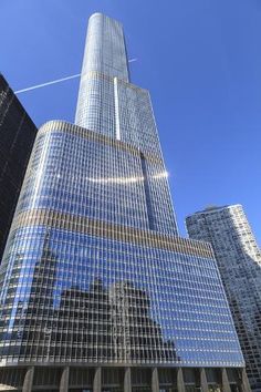 an image of a very tall building in the middle of the city with many windows