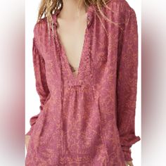 Free People Nwt Mia Floral Print Tie V Neck Tunic Top Soft Muted Colors Long Sleeves With Classy 3button Cuff. Flowy Lightweight Tunic Designed With Slender Neck Ties And A Curved Shirttail Hem. Perfect With Jeans, Cutoffs, Travel As Beach Lounge, Resort Wear. Size Small/Check Measurements (Runs Large) 24” P/P 28” 31” Front Hi/Lo 28” 33” Back Hi/Lo 10” Vneck With Ties Rivets Covering Tie Holes A-4 Pink Bohemian Blouse For Daywear, Pink Blouse For Fall Daywear, Pink Blouse For Daywear In Fall, Casual Pink Tops With Split Neck, Bohemian Pink Tops For Daywear, Pink Bohemian Tops For Daywear, Summer Split Neck Pink Blouse, Casual Pink Blouse With Split Neck, Pink Floral Print Blouse With Split Neck