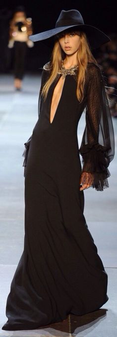 Saint Laurent. Beautiful Gowns, Look Fashion, Runway Fashion, Evening Dress, A Black