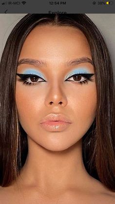 Bold Makeup, Blue Eyeshadow, Eye Makeup Art, Kiss Makeup, Blue Makeup, Makeup Pictures