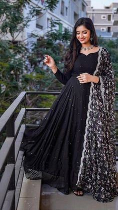 Long Frock Models, Long Frocks For Women, Frock Designs For Women, Frock Models, Simple Frock Design, Long Frock Designs, Long Gown Design, Simple Frocks, Anarkali Dress Pattern