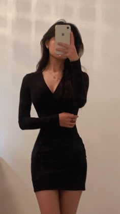 Long Sleeve Homecoming Dresses, Black Homecoming Dress, Homecoming Dresses Long, Party Dress Long Sleeve, Cooler Look, A Mirror, Mode Inspiration, Outfit Casual, Teen Fashion Outfits