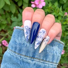 Betta Fish Nail Art, Koi Fish Nails Acrylic, Koi Fish Nail Design, China Pattern Nails, Koi Nail Art, Delft Nails, Coy Fish Nails, China Nails Design