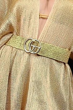 Stylish waist belt in gold with a luxurious textured surface and loop closure. Golden Belt, Belt Gold, Gold Belt, Woven Belt, Double Ring, Evening Attire, Polished Look, High Waisted Pants, The Golden