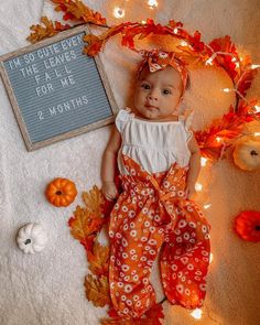 Month Milestone Pictures, Baby Milestone Pictures, Thanksgiving Baby Pictures, 3 Month Old Baby Pictures, Fall Baby Photos, Two Month Old Baby, Fall Baby Pictures, 6 Month Baby Picture Ideas