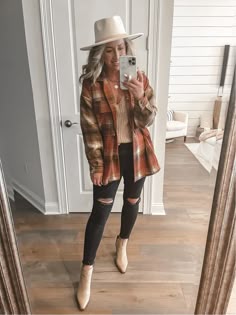 Flannel Outfits Thanksgiving, Nashville Inspired Outfits Winter, Burnt Orange Flannel Outfit, Cute Plus Fall Outfits Plus Size, Dressed Up Flannel Outfits, Nashville Flannel Outfit, Flannel Outfits Women Fall, Shacket Plus Size Outfit, Flannel Thanksgiving Outfit