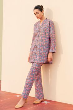 SAHAR Spring Summer Unstitched Printed Lawn 2 Piece Suit SSL-V3-23-20 Simple Dress Casual, Unstitched Dress Material, Summer Lawn, Simple Pakistani Dresses, Lawn Shirts, Lawn Suits, Suit Designs, Fabric Stores Online, Best Wear