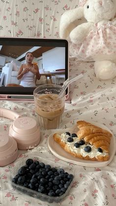 Pinterest Lifestyle Aesthetic, Coquette Lifestyle Aesthetic, Clean Coquette Aesthetic, Dainty Lifestyle, Therapy Aesthetic Room, Coquet Aesthetic, Minimal Core Aesthetic, Getting My Life Together Aesthetic, Coquette Aesthetic Pictures