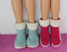 This is my His & Hers Super Chunky Slipper Boots knitting pattern. These fabulous boots are quick and easy to make. The knitting pattern provides full instructions for 4 ladies shoe sizes and also 4 mens shoe sizes and there are plenty of photos to help yo Ladies Shoe, Usa Shoes, Bear Slippers, Super Chunky Yarn, Work Flats, Super Bulky Yarn, Knitted Slippers, Super Chunky, Dress Gloves