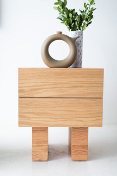 Suelo Nightstand Oak 03 New Mid Century Modern, White Oak Nightstand, Nightstands Modern, Nightstand Modern, Modern Nightstands, Nightly Routine, Oak Nightstand, Contemporary Nightstand, Walnut Dresser