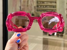 Square Sunglasses Women Fashion, Shade Sunglasses, Holiday Sunglasses, Fur Coat Men, Trendy Eyewear, Sunglasses Women Fashion, Plastic Sunglasses, Fashion Themes, Pink Frames