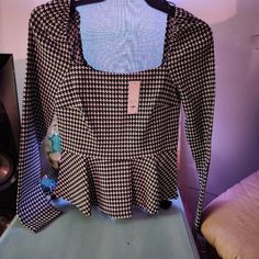 Nwt Never Worn. Thick Fabric Material Pepul Blouse With Houndstooth Check. Sleeves Can Be Worn To Create Square Neck Line Or They Stretch To Off The Shoulder. Fit Is Close To Body With Zipper Back. Fitted Plaid Blouse With Puff Sleeves, Chic Fitted Houndstooth Top, Fitted White Houndstooth Top, Thick Fabric, Dressy Tops, Fabric Material, Square Neck, Off The Shoulder, Top Blouse