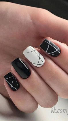 Line Nail Designs, Motifs Perler, Lines On Nails, Short Acrylic Nails Designs, Gel Nail Designs, Classy Nails, Chic Nails, Short Acrylic Nails, Nail Polishes