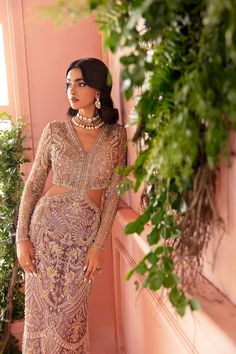 Indian Mermaid Gown, Reception Gowns Indian Bridal, Heavy Bridal Lehenga, Indian Party Wear Gowns, Embellished Lehenga, Reception Outfits, Reception Gowns, Gown Indian, Engagement Gowns