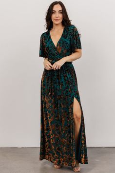 Say hello to our Uma Copper Velvet Maxi Dress! This gorgeous dress features velvet material with a unique burnout mesh floral print and shimmer. Luxurious Dresses, Baltic Born, Velvet Maxi Dress, Velvet Maxi, Rust Dress, Satin Maxi Dress, Maxi Dress Green, Velvet Material, Ruffled Maxi Dress