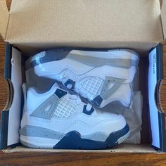 Toddler Jordan 4 Retro’s. Size- 6c White/Midnight Navy *New With Tags* *Never Worn* *Still Wrapped* Jordan 4 White Midnight Navy, Baby Nike Shoes, Huraches Nike, Nike Air Max White, Baby Nike, Black And White Nikes, Kids Running Shoes, Nike Shoes Jordans, Shoes Jordan