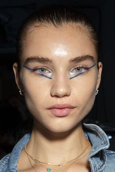 Spring Makeup Trends For 2020 - Best SS20 Beauty Trends Makeup 2023 Trends, Makeup Competition, Catwalk Makeup, Spring Makeup Looks, Yellow Gold Diamond Wedding Band, Beauty Tech, Emerald Engagement Ring Set, Pastel Makeup, Black Lashes