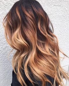 Strawberry Blonde Balayage With Black Roots Dark To Light Hair, Brown To Blonde Balayage, Blonde Hair With Roots, Black Roots, Blond Balayage, Hair Color Caramel, Dark Roots Blonde Hair, Caramel Hair, Caramel Highlights