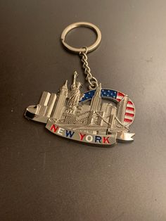 a keychain with the new york city skyline on it