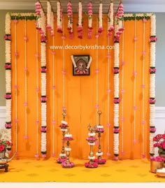 Indian Wedding Decoration, Indian Wedding Stage, Engagement Stage Decoration, Home Flower Decor, Bridal Backdrops, Simple Stage Decorations, Indian Wedding Decor, House Warming Ceremony