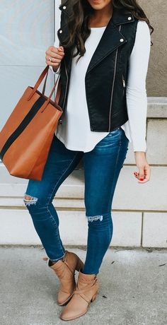 #fall #outfits Black Vest White Knit Ripped Skinny Jeans Beige Leather Booties Classy Fall Outfits, Fest Outfits, Outfit Jeans, Fashion Winter, Mode Inspiration, Fall Winter Outfits, Outfits Casuales, Primavera Estate, Look Fashion