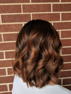 Brunette Hair With Auburn Balayage, Shoulder Length Auburn Balayage, Short Auburn Balayage, Auburn Balayage On Brown Hair, Brunette To Auburn Before And After, Short Hair Caramel Balayage, Dark Auburn Short Hair, Auburn Balayage Short Hair, Balayage Burgundy Hair